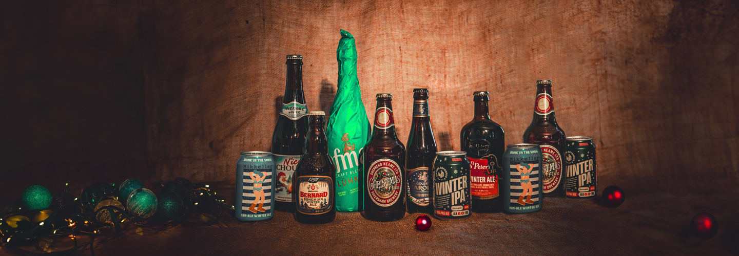 Julkavalkad med klassiska julöl, glögg, cider och snapsar på bordet